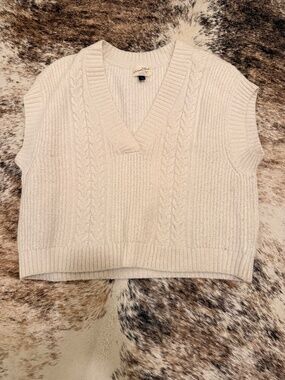 Cream V-Neck Knit Sweater Vest – Relaxed Fit Layering Piece